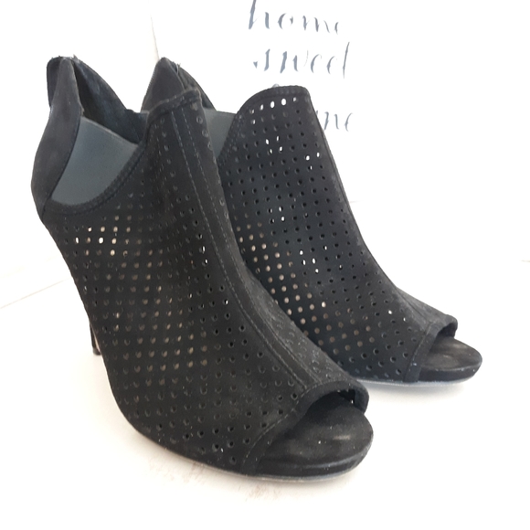 Shoes - Picture 4 of 4